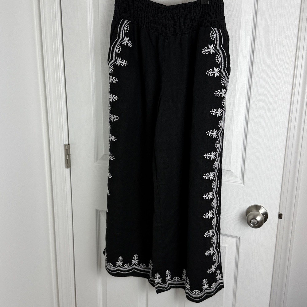 Tahari XL Black and White Embroidered Pants